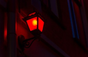 rote Laterne, Schlusslicht, http://www.shutterstock.com/de/pic-216104746/stock-photo-red-lantern-on-the-wall-in-red-light-district-in-amsterdam-netherlands.html